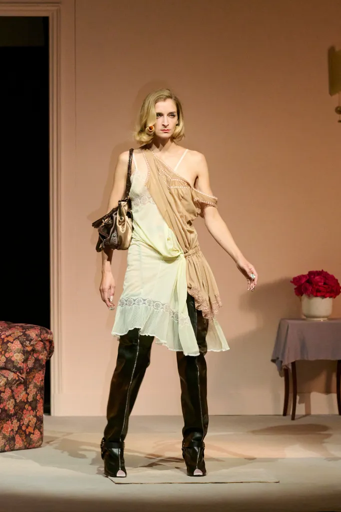 August Barron 26SS023